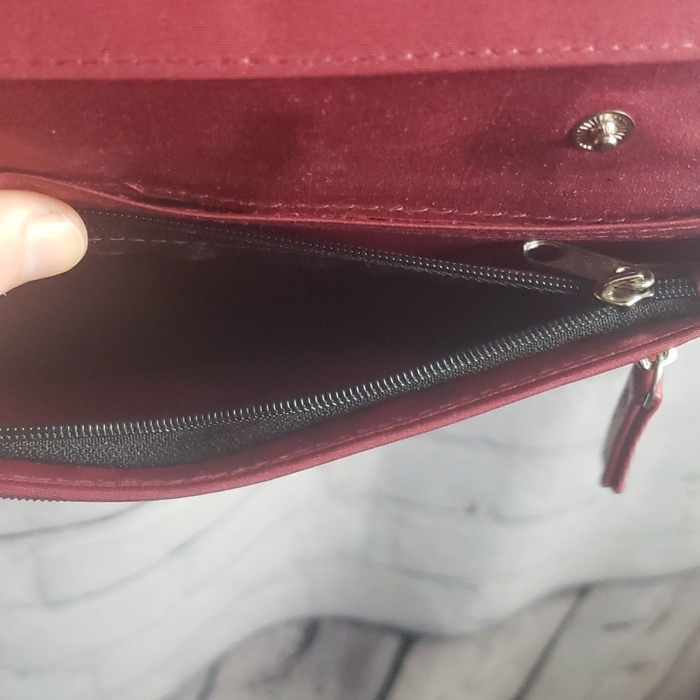 Safe Keeper's Red Wallet - Picture 3 of 4